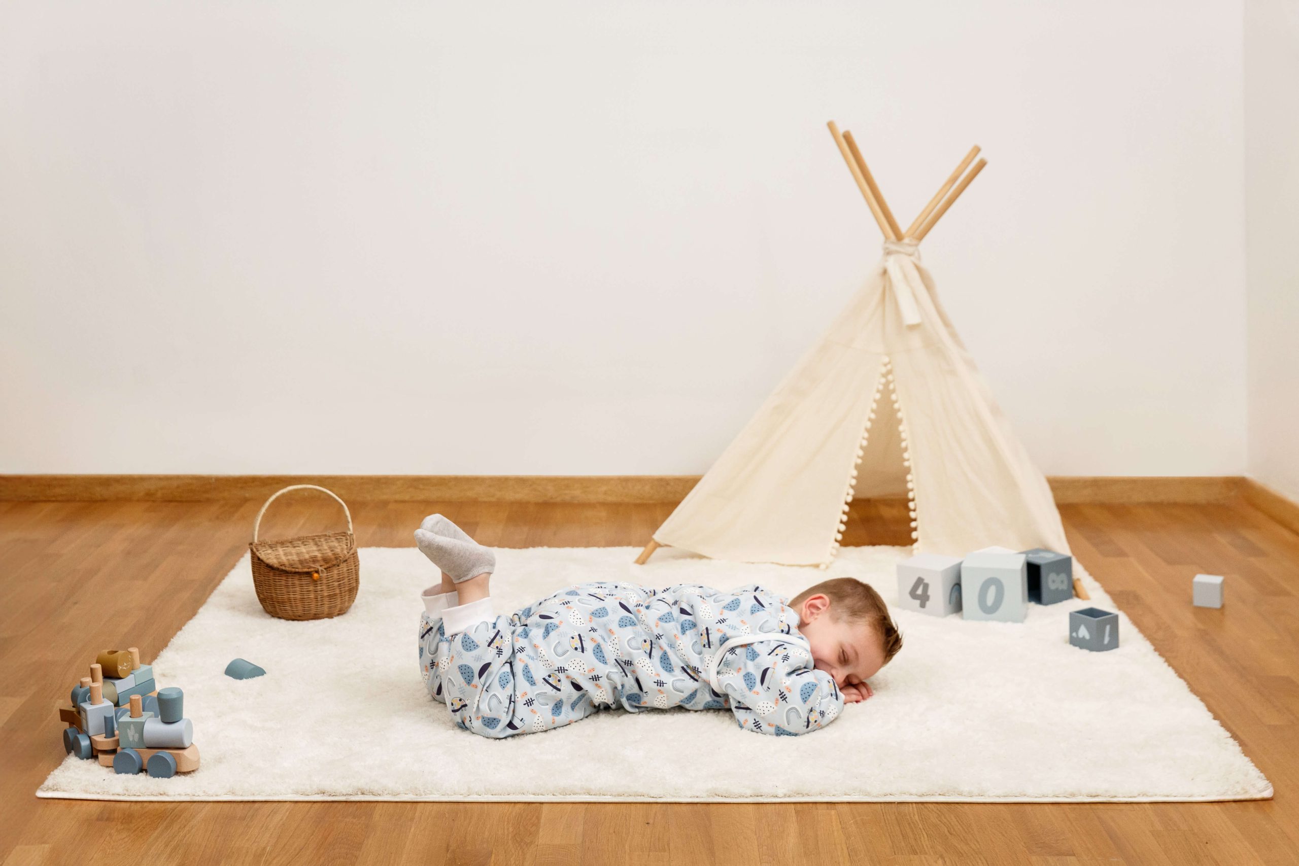 Tender Παιδικός Υπνόσακος Classic 2.5 Tog Με Πόδια Και Αποσπόμενα Μανίκια Από Οργανικό Βαμβάκι Eco Turtle Σιέλ 2581-1 Lifestyle Σε Χαλί